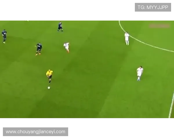 足球场上的棋局大师:那些带棋的足球明星们的智慧与魅力