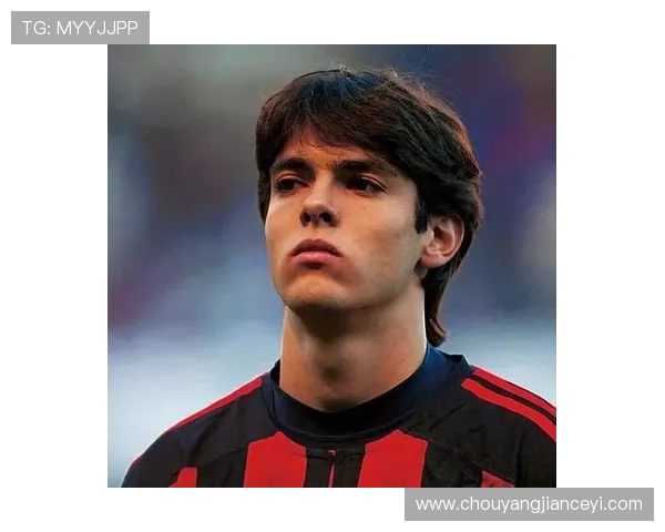 足球场上的魅力风采帅气足球明星头像展现运动与时尚的完美结合 足球场上的魅力风采帅气足球明星头像展现运动与时尚的完美结合