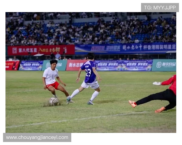 足球明星在快手直播中分享训练秘籍与比赛趣事引发粉丝热议