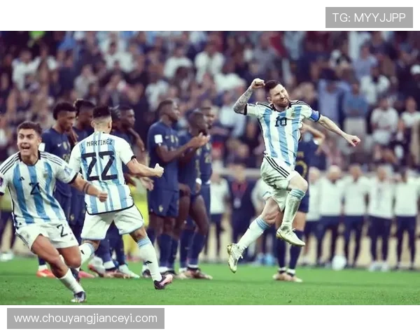 12号足球明星背影展现的坚韧与荣耀背后故事揭秘 12号足球明星背影展现的坚韧与荣耀背后故事揭秘